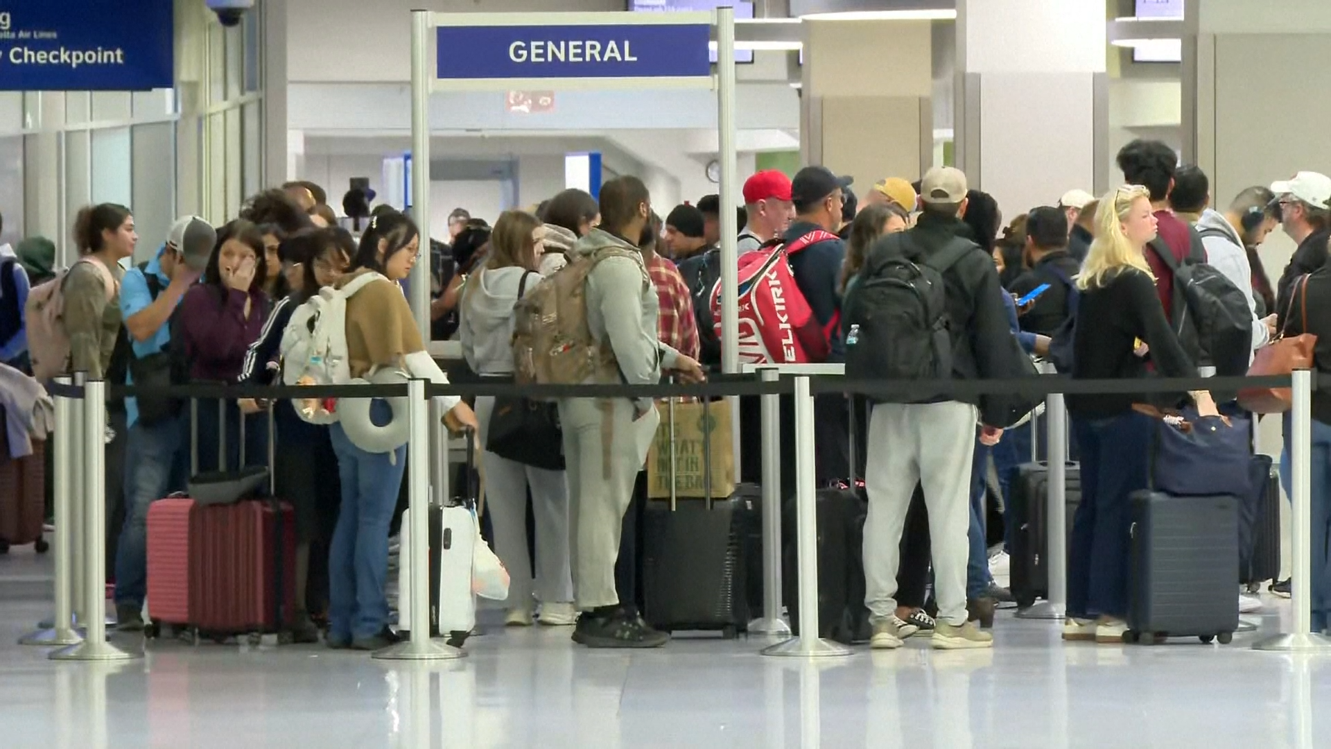 United Airlines unveils TSA wait time tracker at select airports