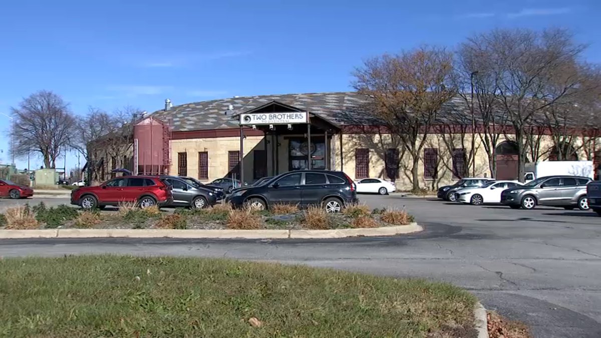 Victim, suspect killed in shooting at Aurora restaurant identified