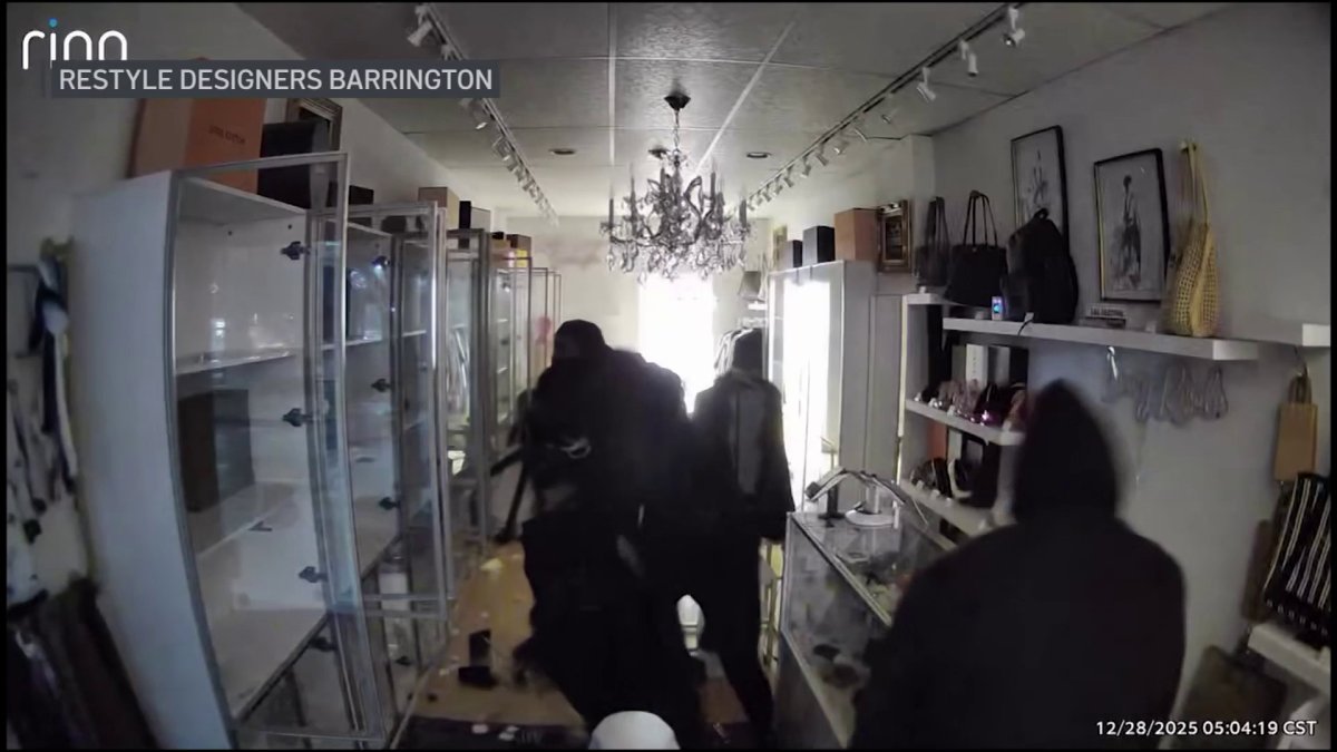 Security video shows group of burglars robbing luxury consignment store ...