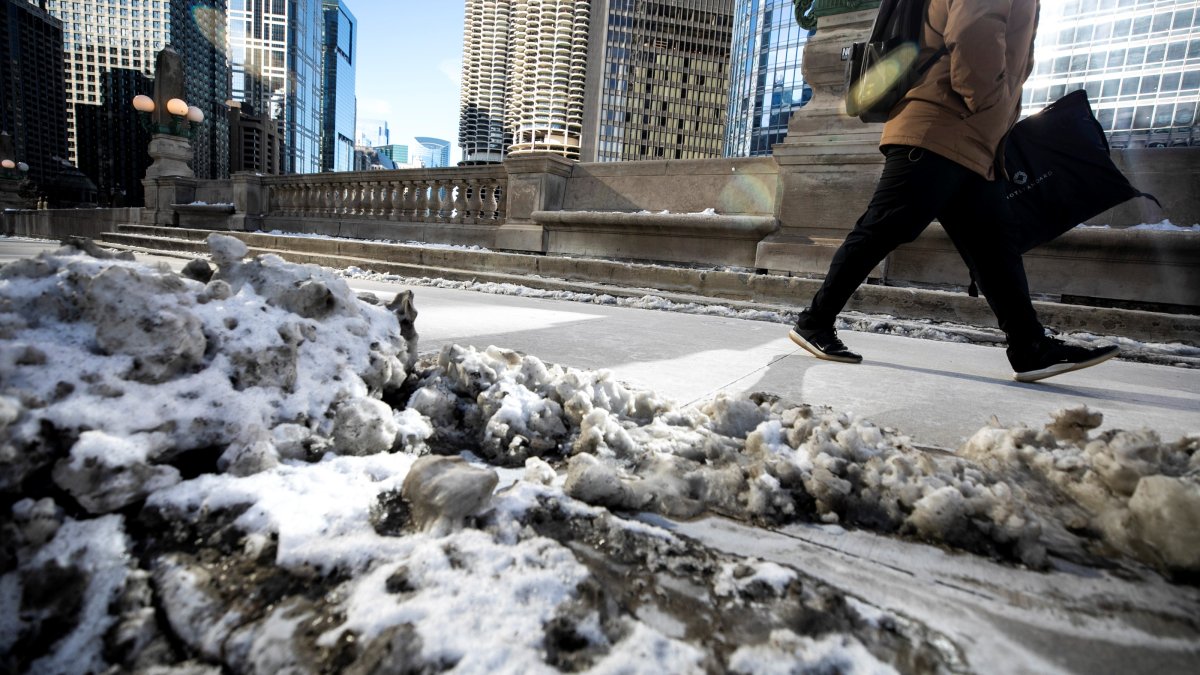 Chicago forecast: Wind chills as low as -15 expected as suburbs cancel events, warn of frozen pipes