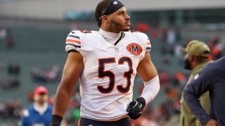 CINCINNATI, OH – NOVEMBER 02: Chicago Bears linebacker T.J. Edwards (53) walks off the field after the game against the Chicago Bears and the Cincinnati Bengals on November 2, 2025, at Paycor Stadium in Cincinnati, OH. (Photo by Ian Johnson/Icon Sportswire via Getty Images)