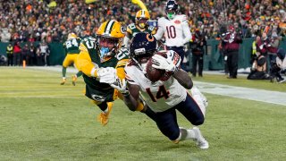 GREEN BAY, WISCONSIN – DECEMBER 07: Olamide Zaccheaus #14 of the Chicago Bears catches a touchdown pass against Keisean Nixon #25 of the Green Bay Packers during the third quarter at Lambeau Field on December 07, 2025 in Green Bay, Wisconsin. (Photo by Patrick McDermott/Getty Images)