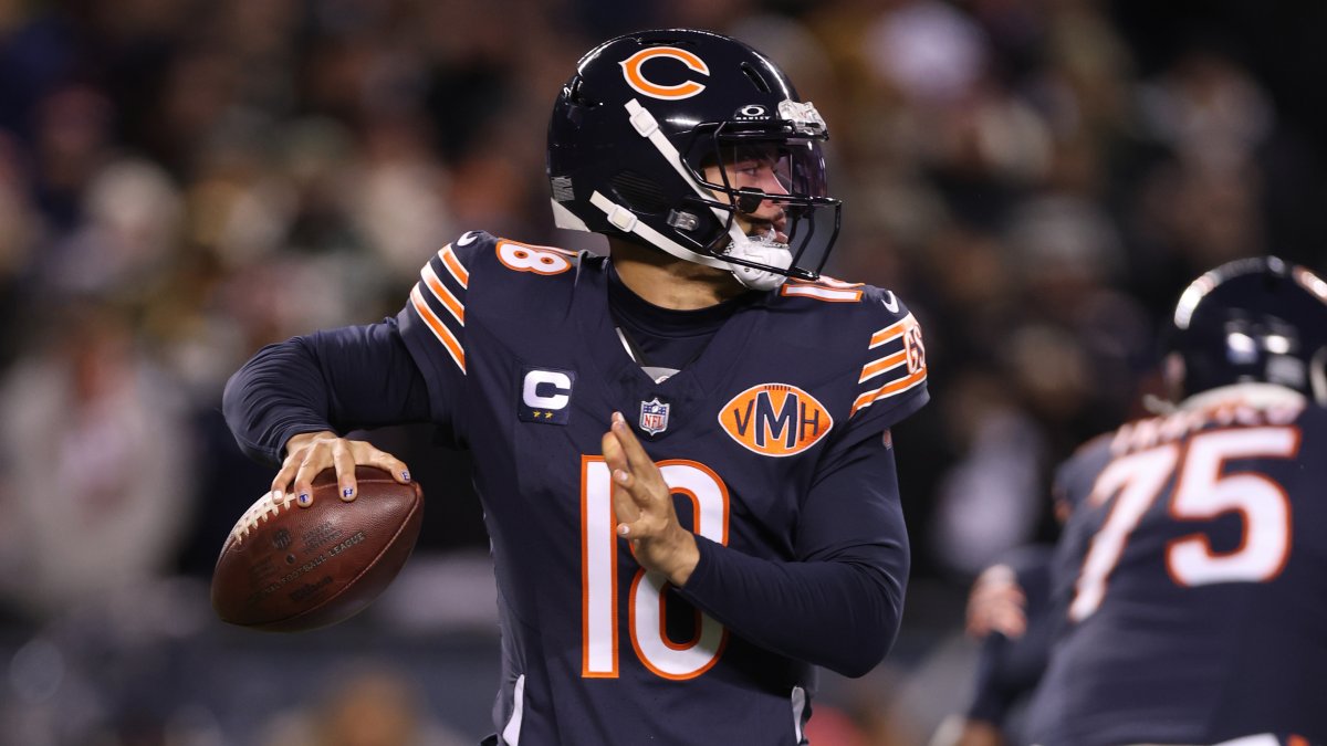 Caleb Williams sets Bears single-season passing record Sunday Caleb Williams sets Bears single-season passing record Sunday