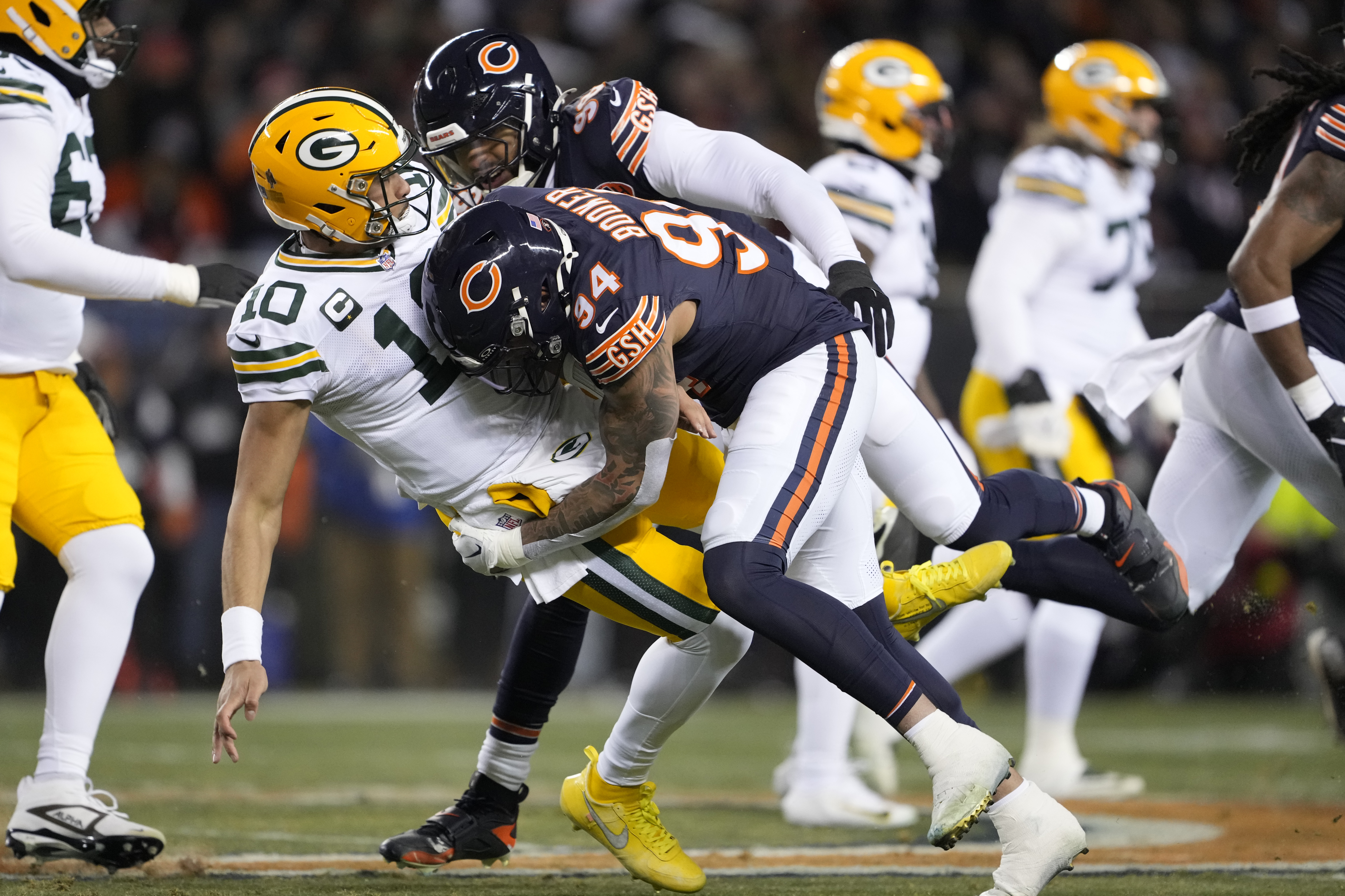 Jordan Love leaves Bears vs. Packers game after Austin Booker hit