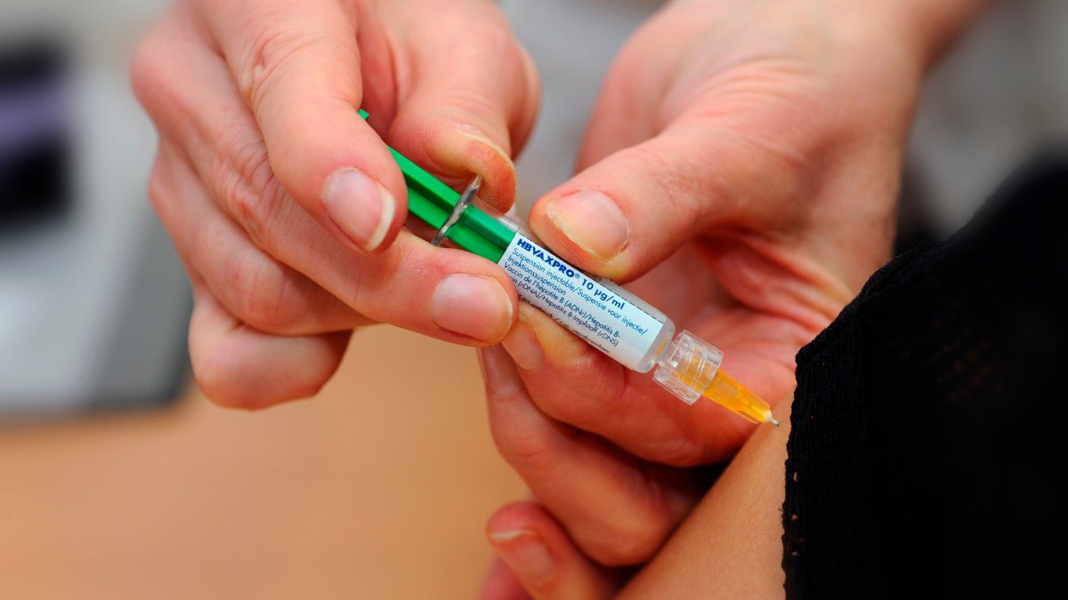 Illinois top doctor &lsquo;deeply concerned by hepatitis B vaccine decision