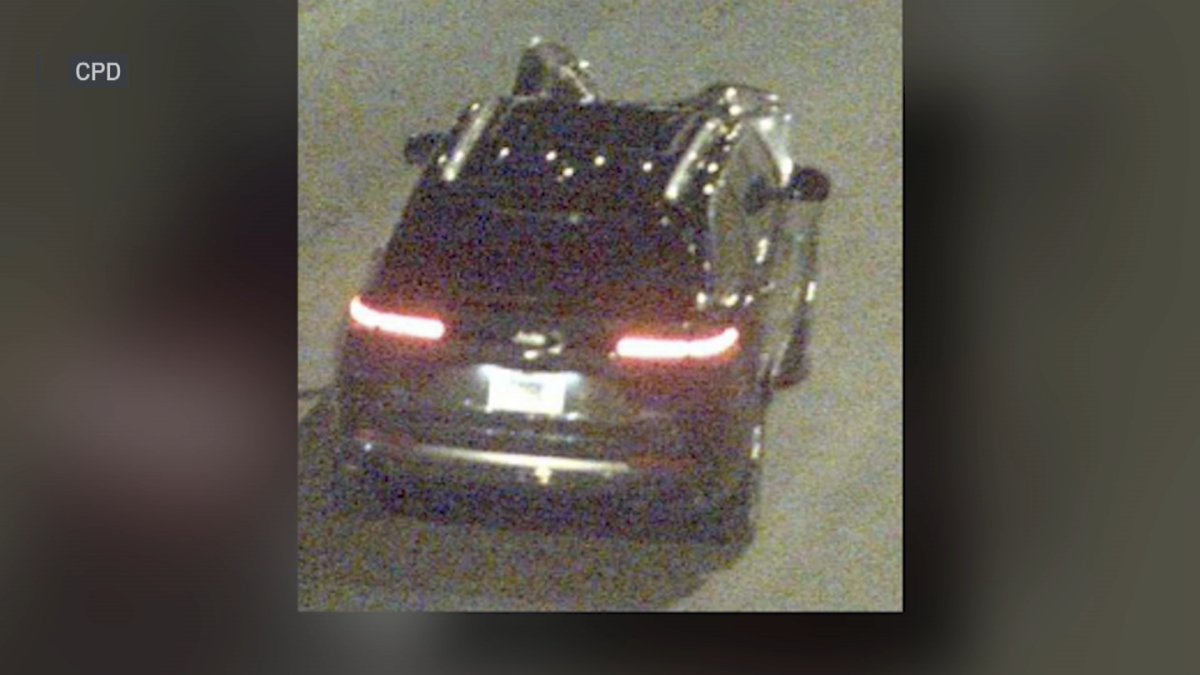 2 pedestrians killed in Chicago hit-and-run, with car leaving them in middle of the road