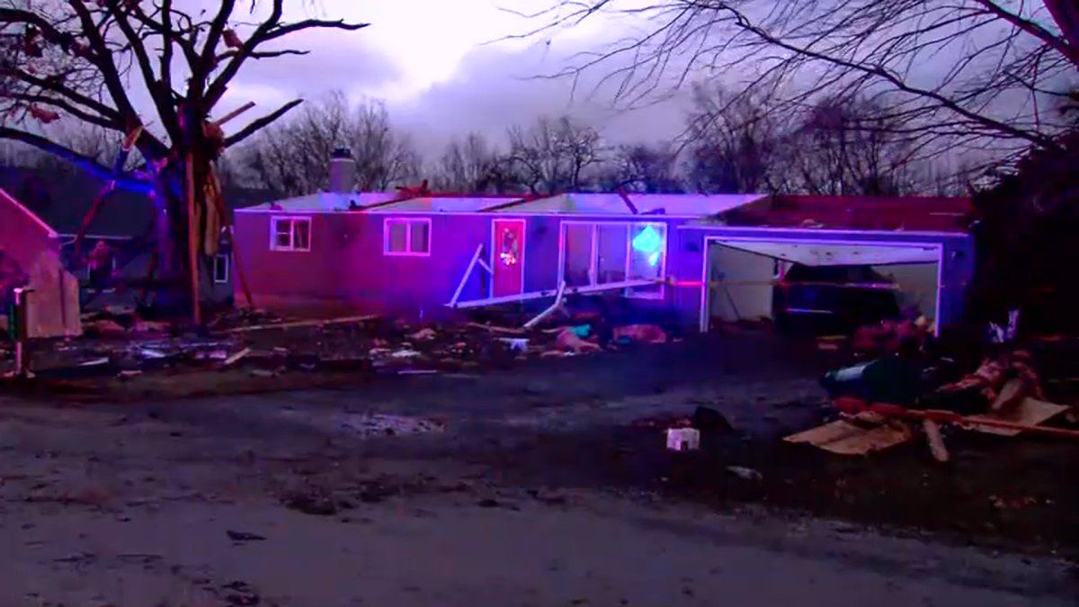 Tornado rips roofs off homes in central Illinois, widespread damage reported