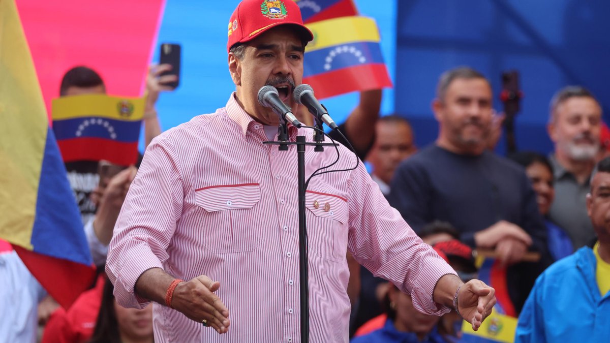 Illinois lawmakers react to US strikes in Venezuela, capture of Maduro