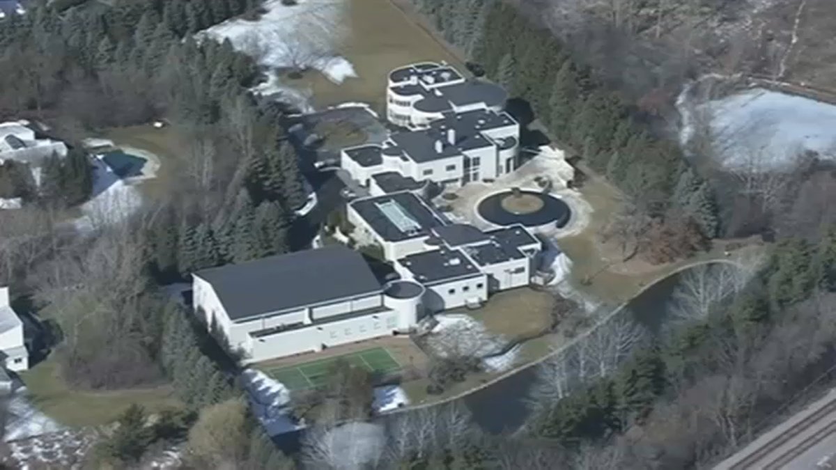 Should Michael Jordan's former mansion become a tourist attraction? Developer says yes