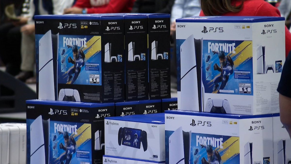 Chicago children in need get holiday gifts at 29th Annual Christmas in the Wards