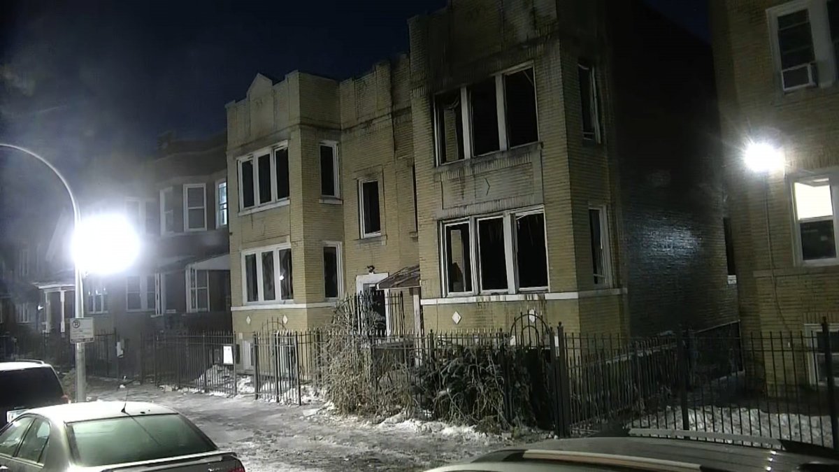 Humboldt Park fire injures two, including firefighter