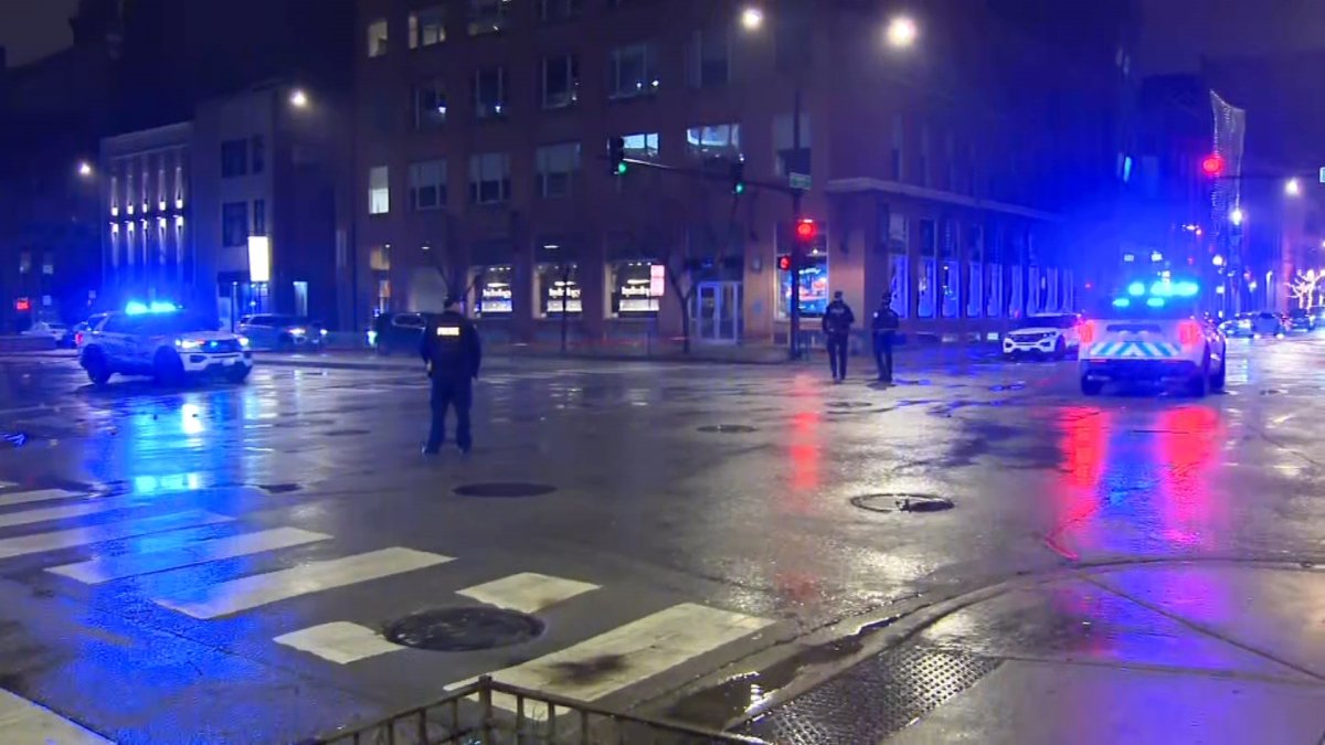 Gunmen kill man, critically injure 3 others in River North shooting