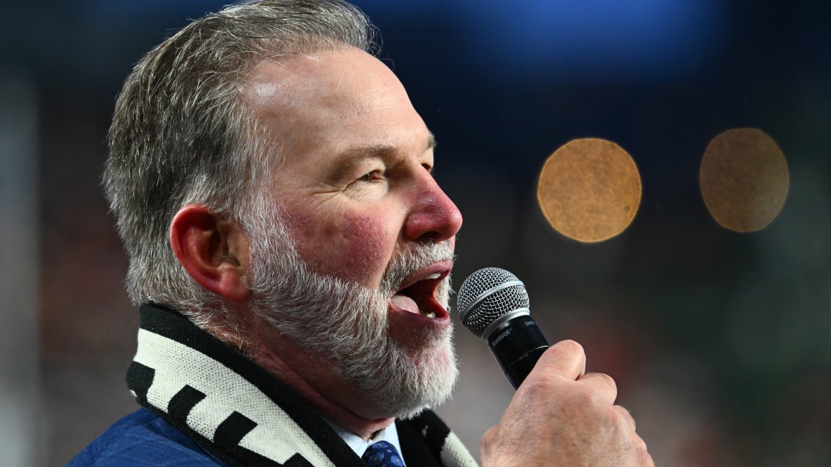 Watch: Jim Cornelison dazzles in rendition of National Anthem