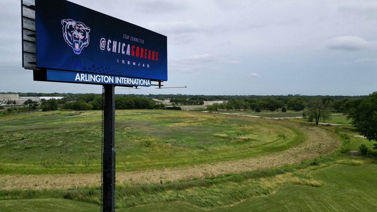 Arlington Heights pushes to &lsquo;Keep Bears in Illinois as teams stadium saga continues