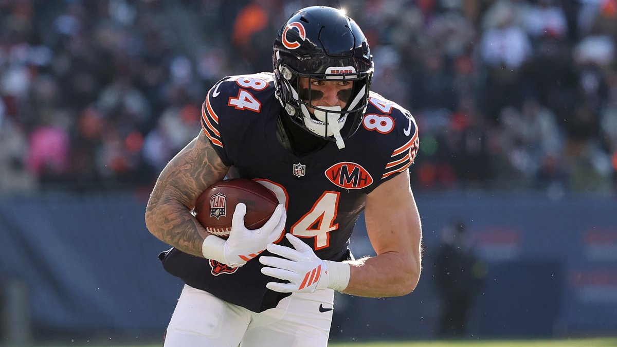 Colston Loveland's monster game Sunday broke a Mike Ditka record – NBC Chicago