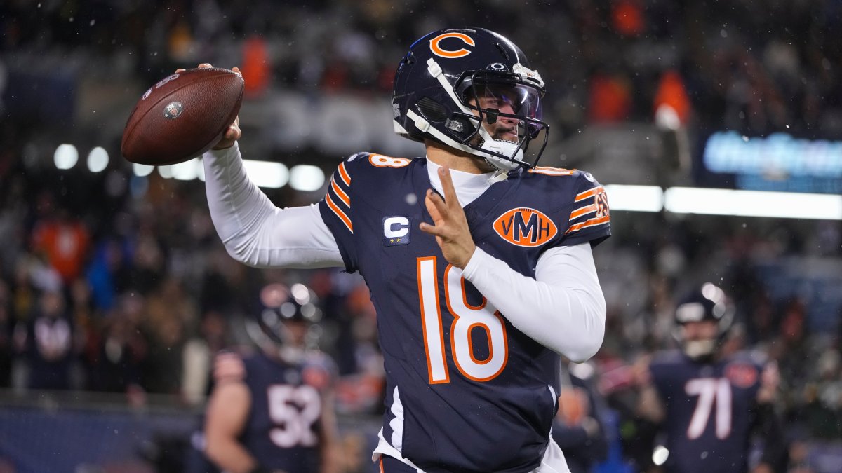 Caleb Williams has ankle injury scare vs. Packers Caleb Williams has ankle injury scare vs. Packers