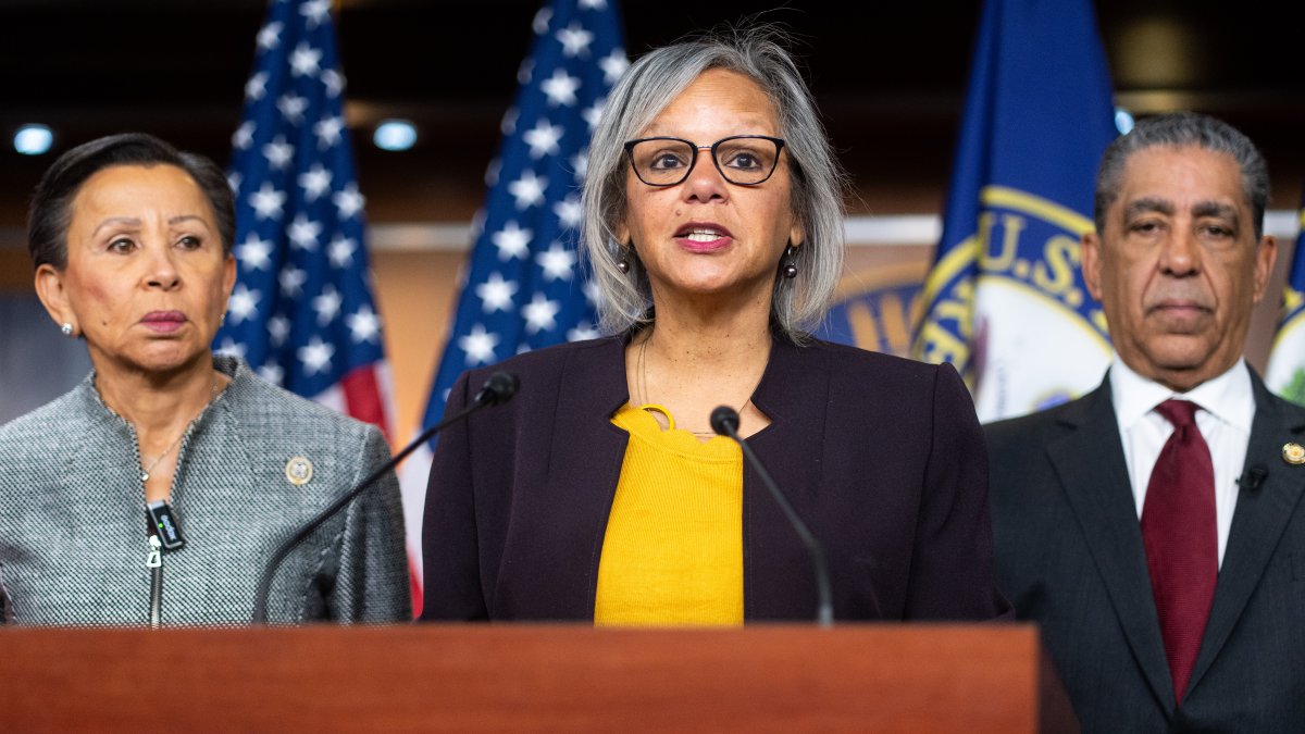 Rep. Robin Kelly files articles of impeachment against Sec. Kristi Noem