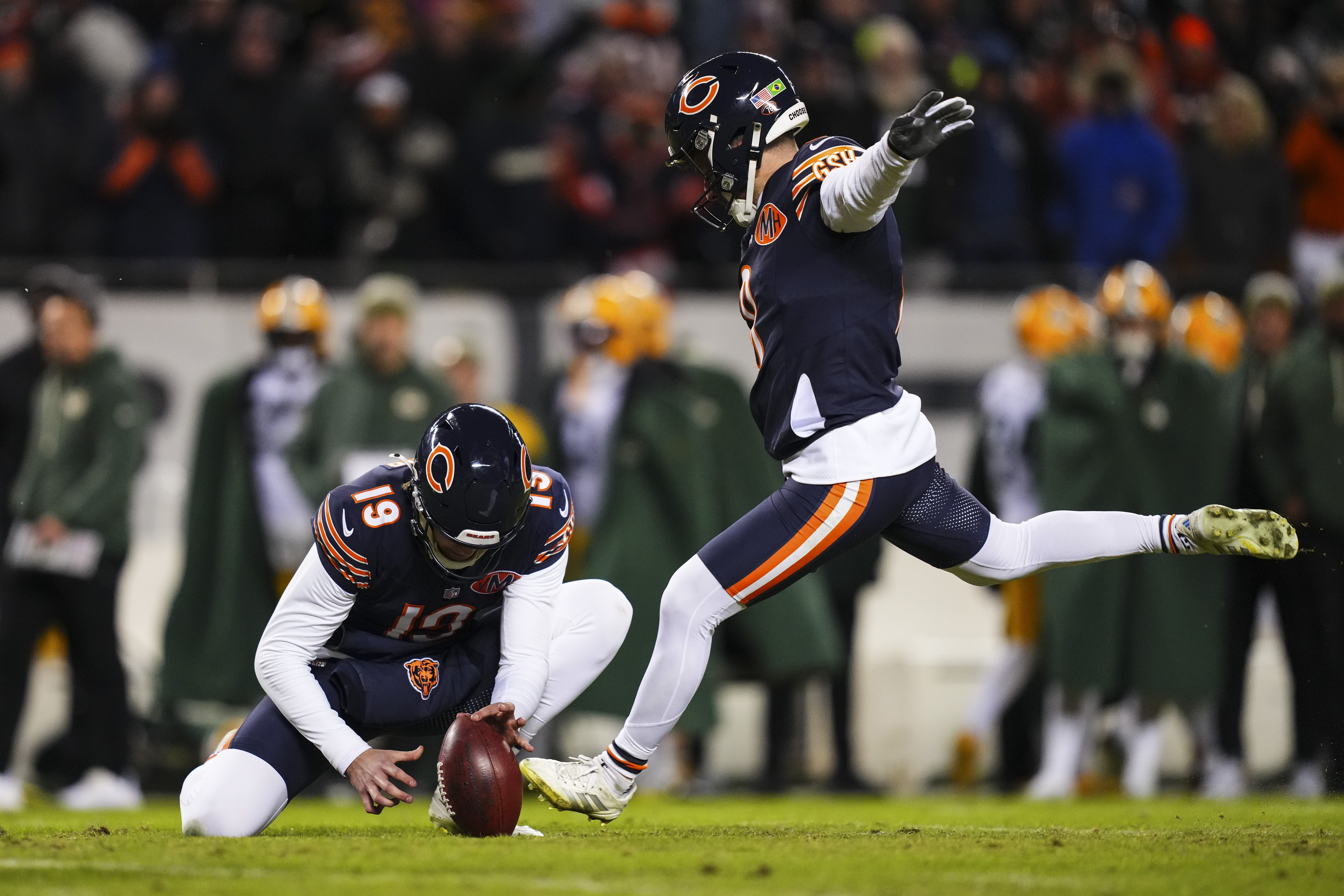Cairo Santos makes another field goal, keeping his place in Bears' history