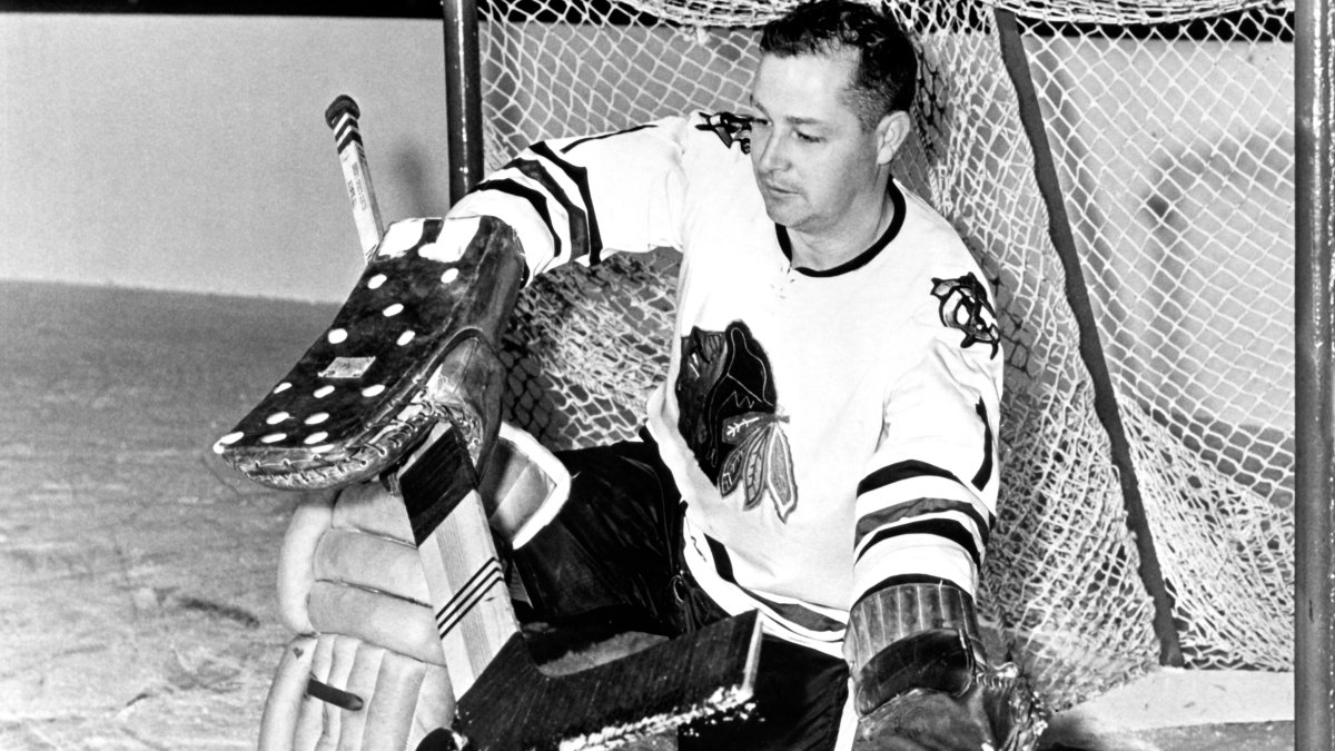 Legendary Blackhawks goaltender Glenn Hall dies at age 94 Legendary Blackhawks goaltender Glenn Hall dies at age 94