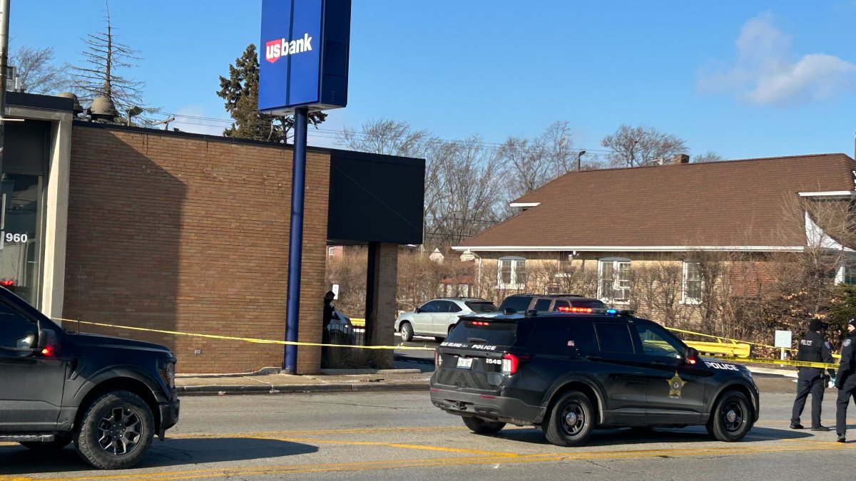 Police, FBI responding to ‘incident' at south suburban bank