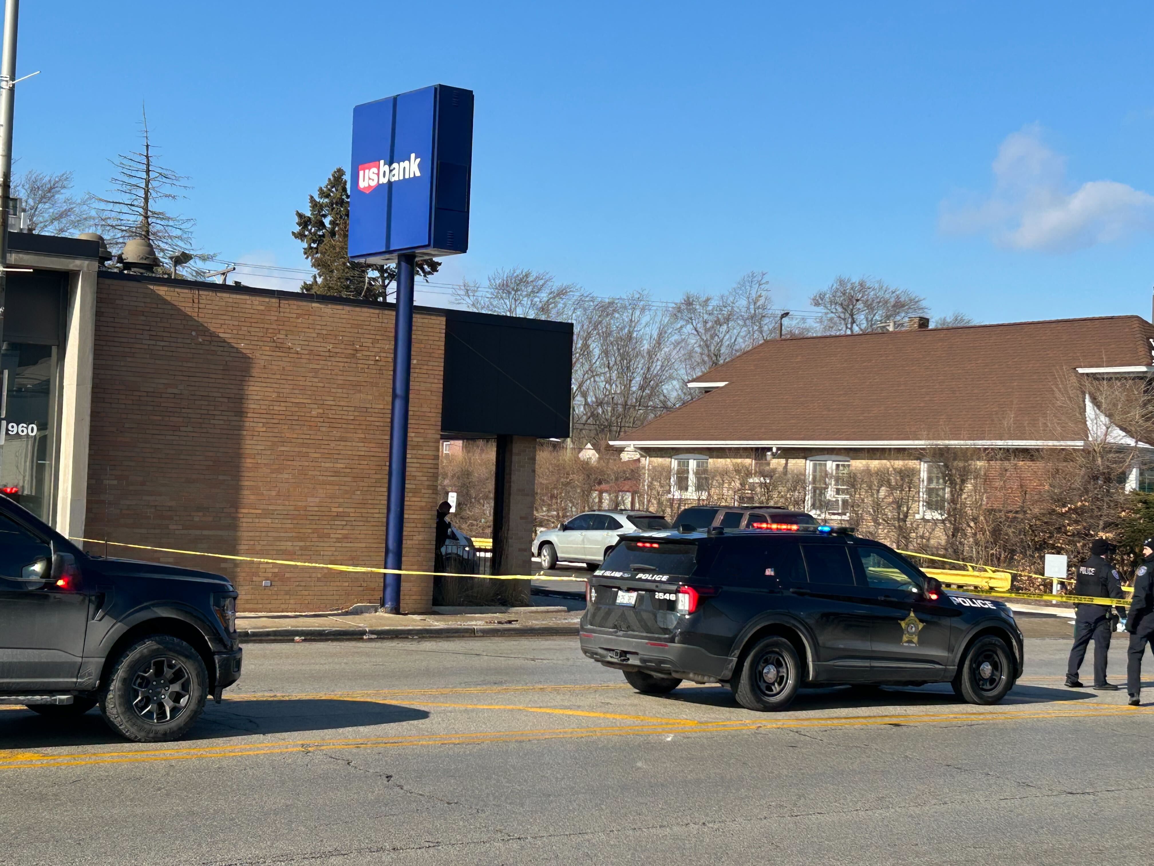 Attempted robbery of armored truck at south suburban bank leads to large FBI, police response
