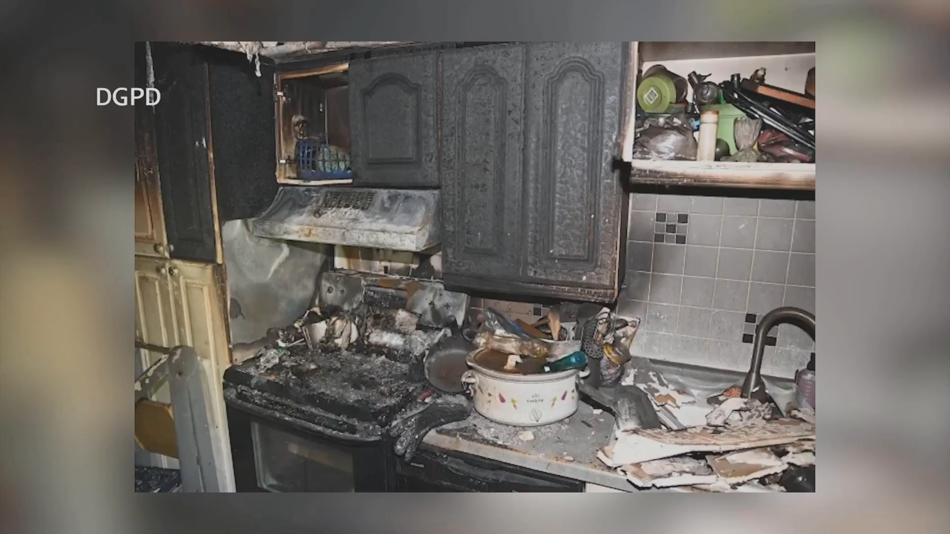 Teen accused of stabbing pregnant mom to death in critical condition, sheriff says