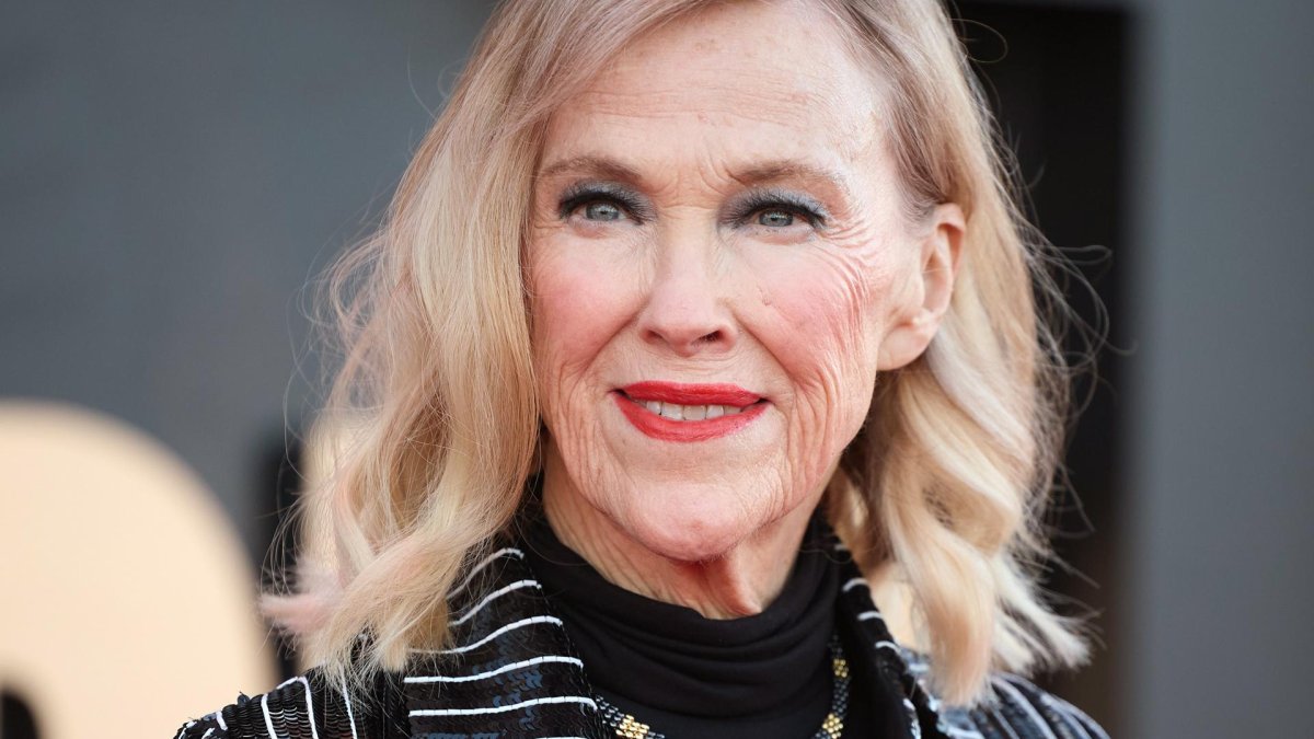 Following the death of legendary actress Catherine O'Hara, fans paid tribute by stopping at the Winnetka house made famous by "Home Alone."