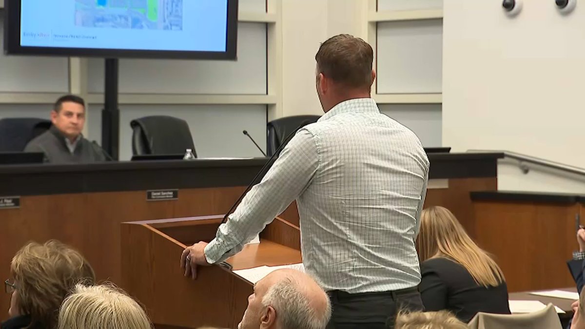 A fired-up crowd spoke against plans for Amazon to build a retail facility on a 35-acre site in a suburb of Chicago Tuesday.