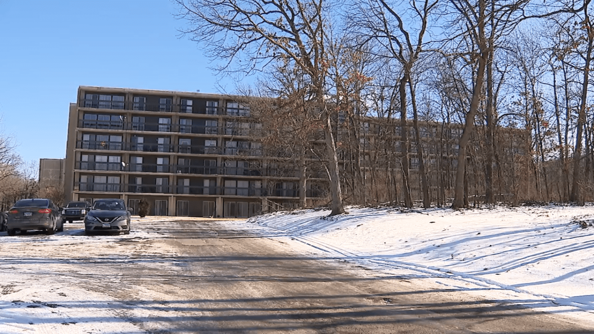 Apartment complex residents without heat during extreme cold