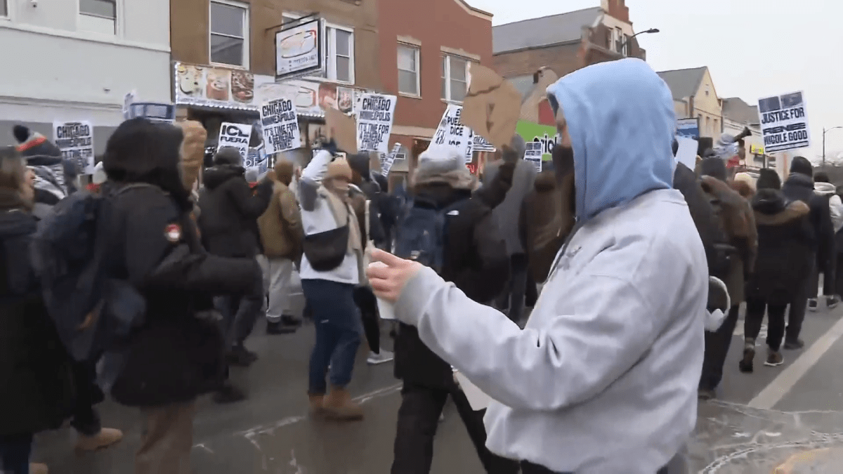 Chicagoans protest against deadly Minneapolis ICE operations in sub-zero cold