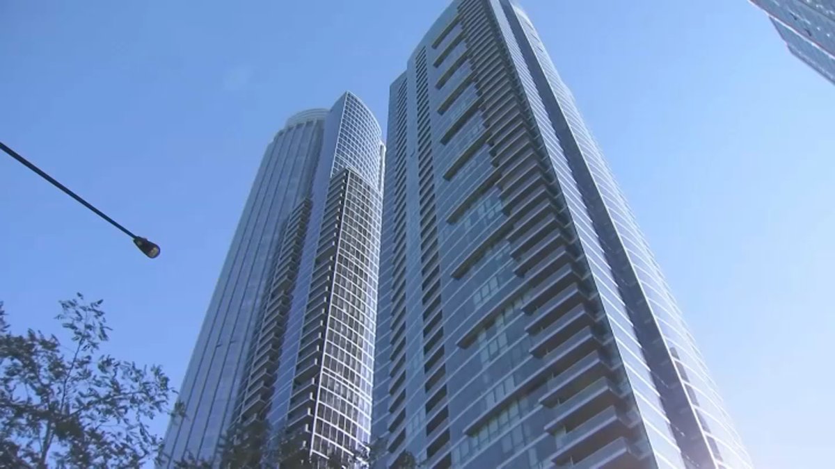 Chicago man accused of throwing wife down 20 flights of stairs to remain in jail