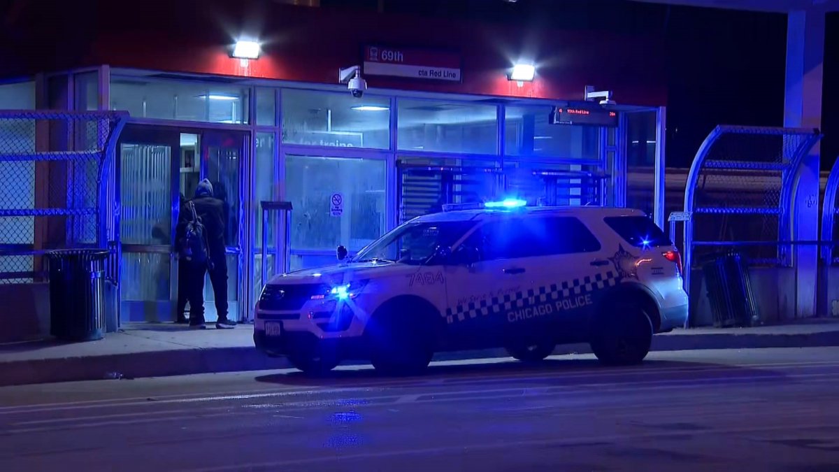 Man seriously injured after stabbing on CTA Red Line train