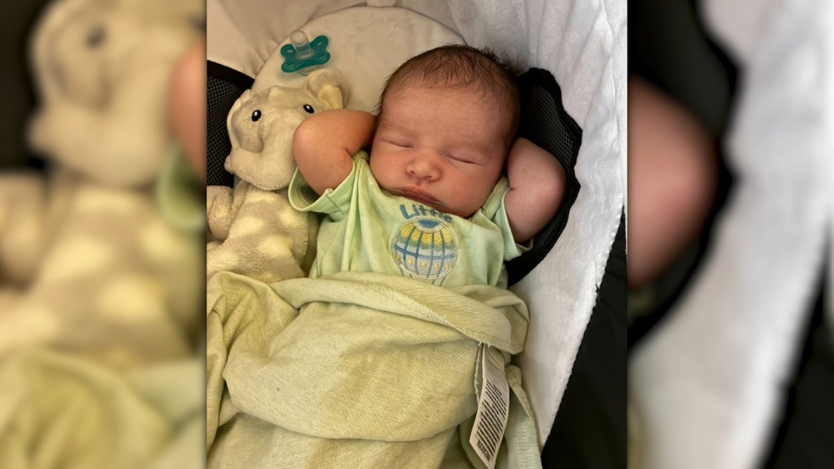 Woman gives birth on Christmas after not even knowing she was pregnant