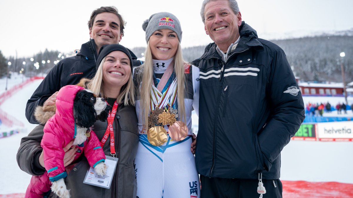 Lindsey Vonn's father gives update on Olympian after what he says was career-ending crash