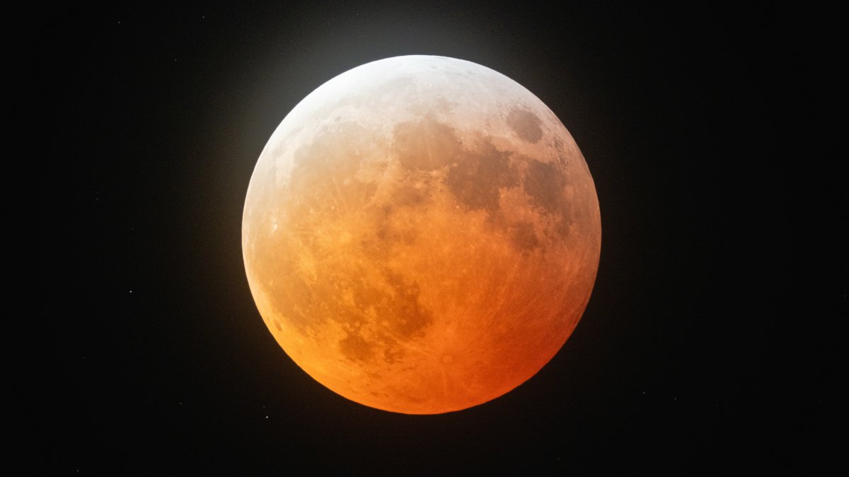 A total lunar eclipse will occur this week, but will Chicagoans see it?