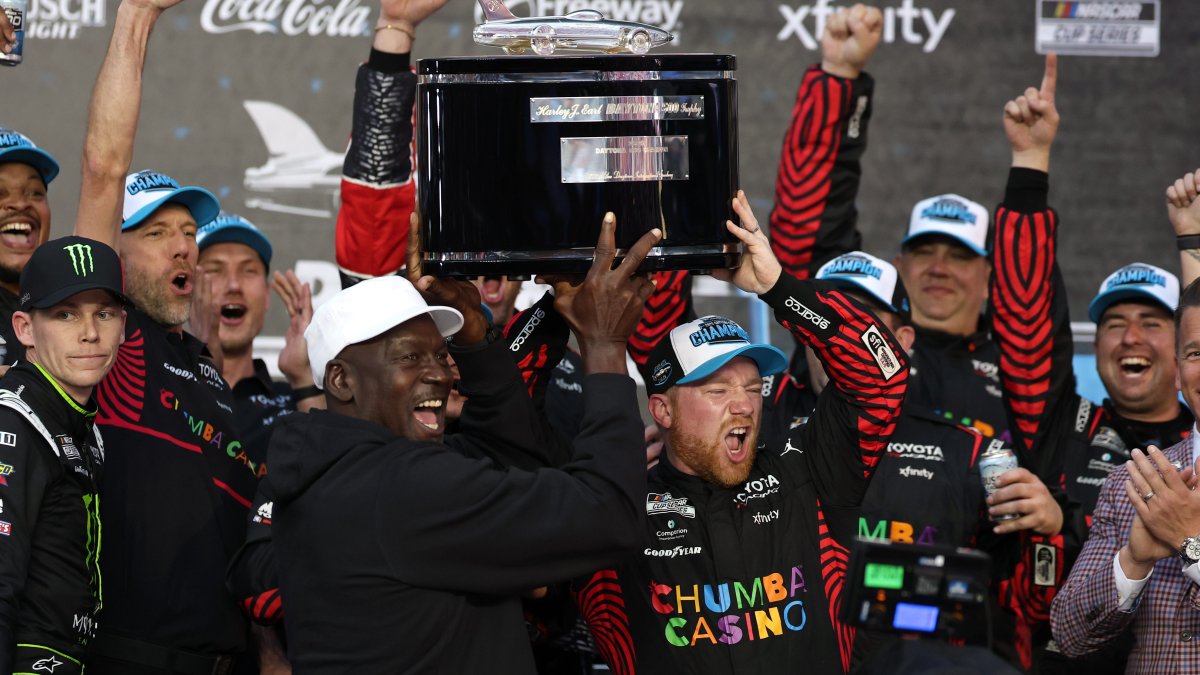 Michael Jordan gets Daytona 500 ring with Tyler Reddick's 1-lap lead victory