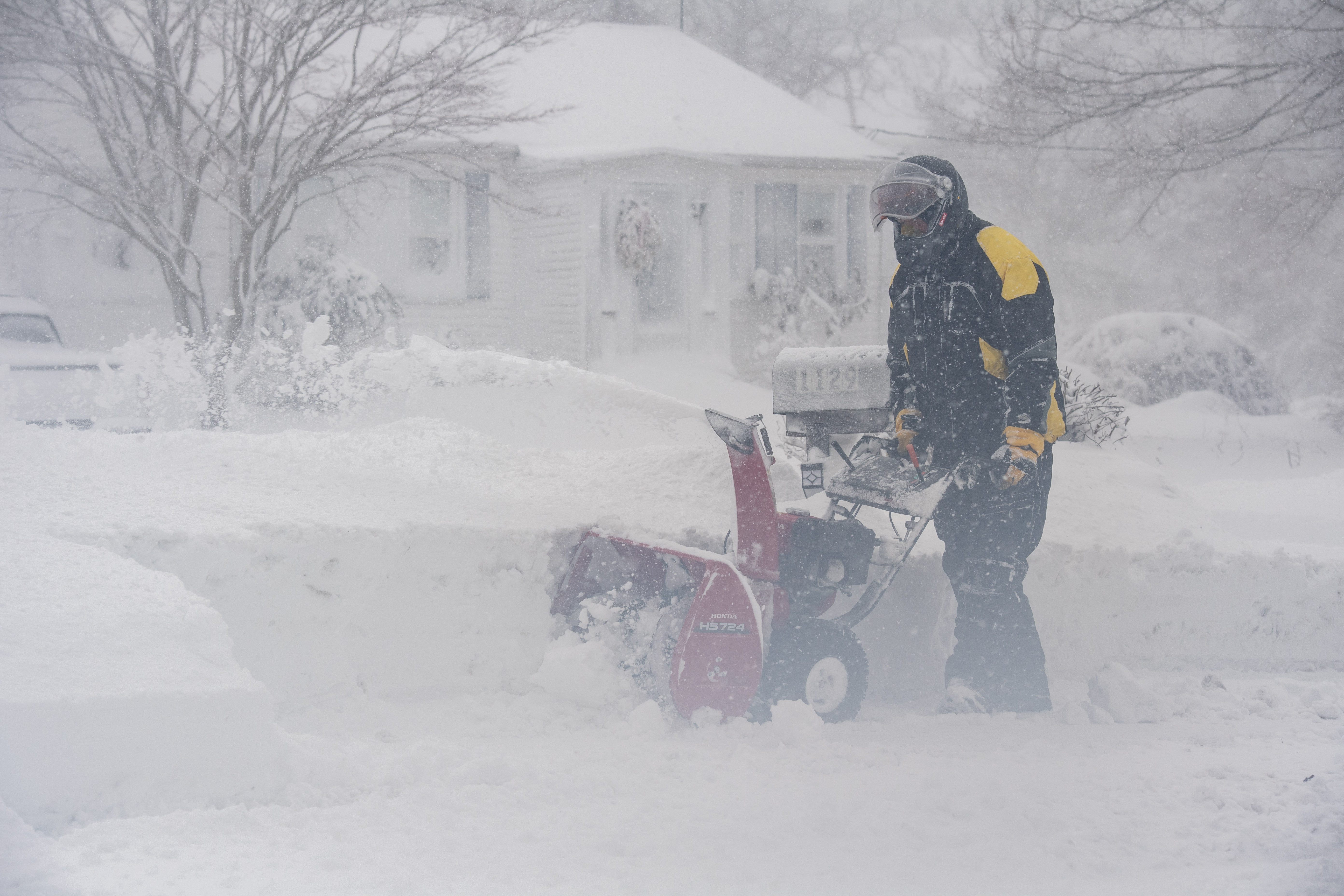 Winter storm, blizzard warnings issued in parts of Illinois and Wisconsin