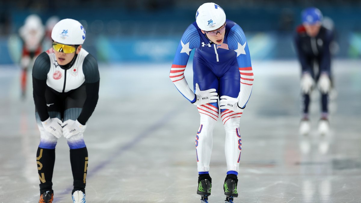 U.S. speed skater Jordan Stolz finishes 4th in shocking men's mass start finals