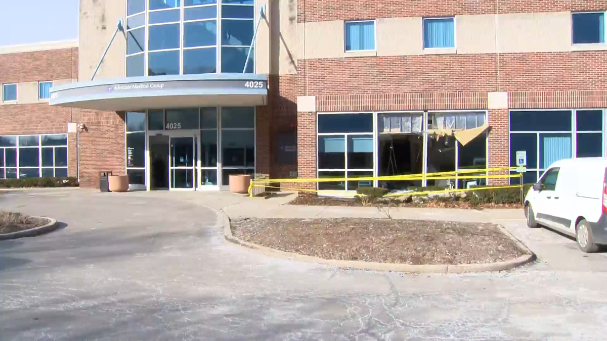 Car plows into Advocate Immediate Care center in Chicago; 1 injured