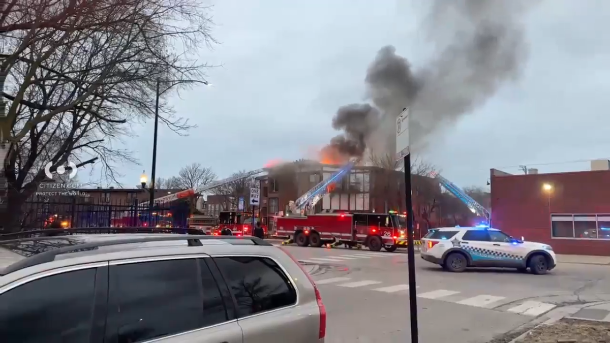 Massive plume of smoke billows from Chicago building as flames erupt from roof Massive plume of smoke billows from Chicago building as flames erupt from roof
