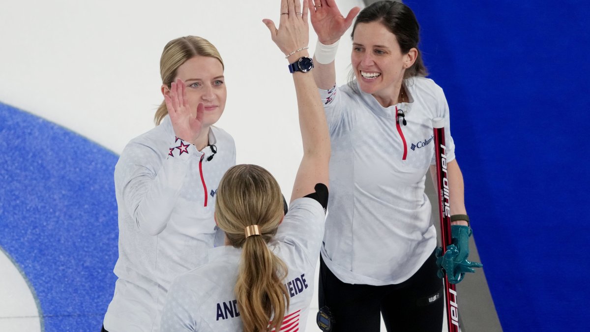 HIGHLIGHTS: American women's curling team slides into 10-3 win against Denmark