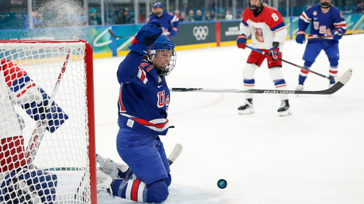 HIGHLIGHT: Hilary Knight scores goal, leads U.S. to big Olympics win