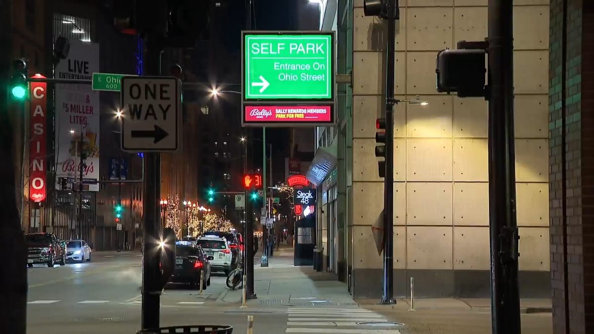 Man found dead inside River North parking garage with &lsquo;unspecified injuries