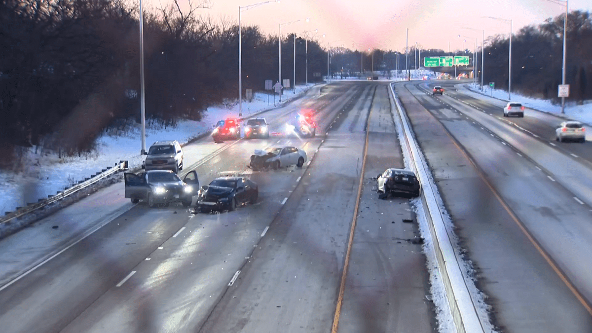 Multiple injuries reported after 6-vehicle crash on Edens Expressway