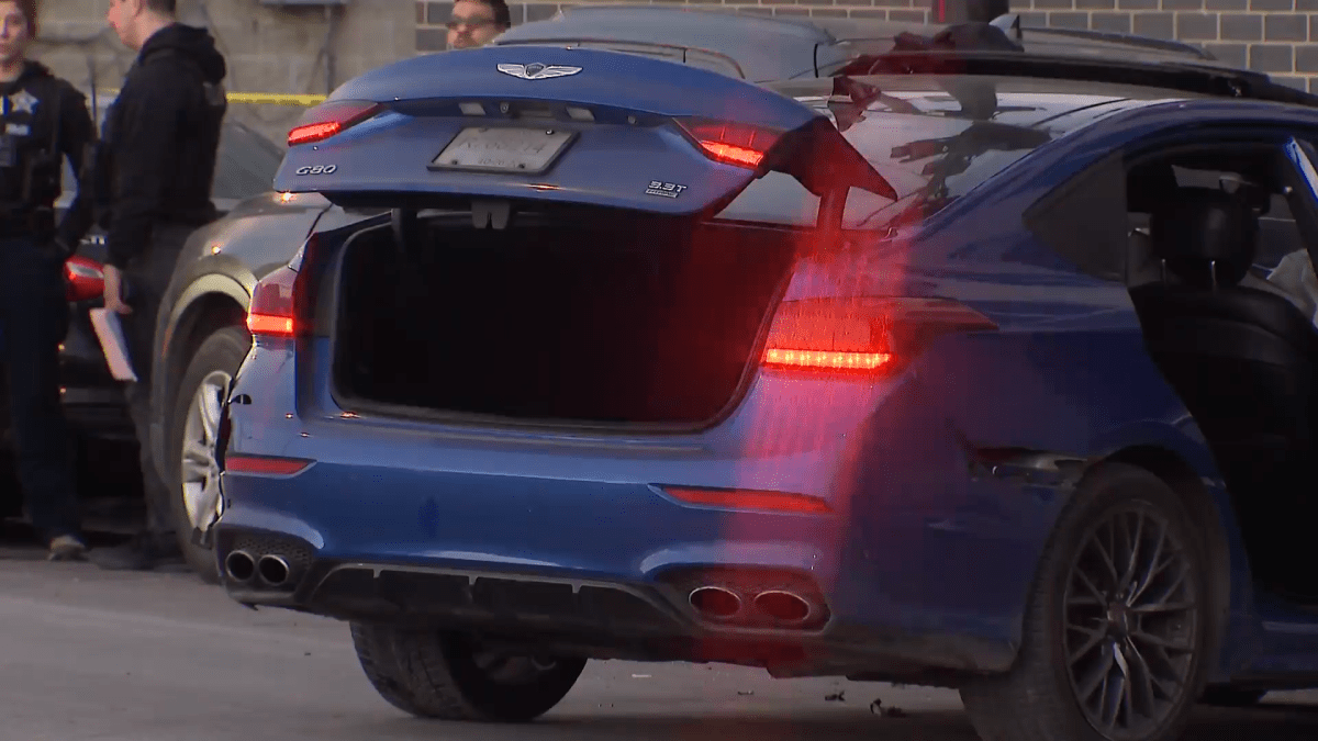 2 in custody after driver of stolen vehicle flees suburban traffic stop 2 in custody after driver of stolen vehicle flees suburban traffic stop