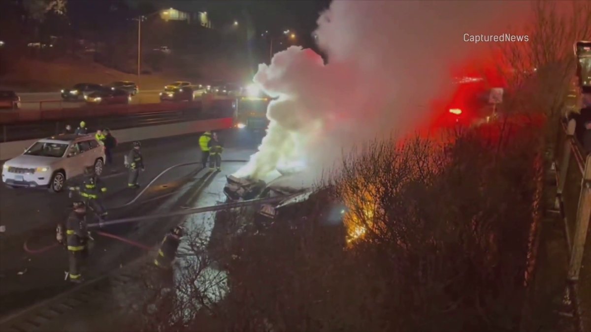 Multi-vehicle crash on Kennedy Expressway leaves cars engulfed in ...