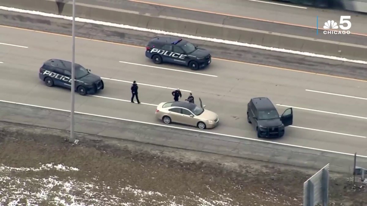 Police pursuit of vehicle on I-294 through north suburbs ends with person in custody