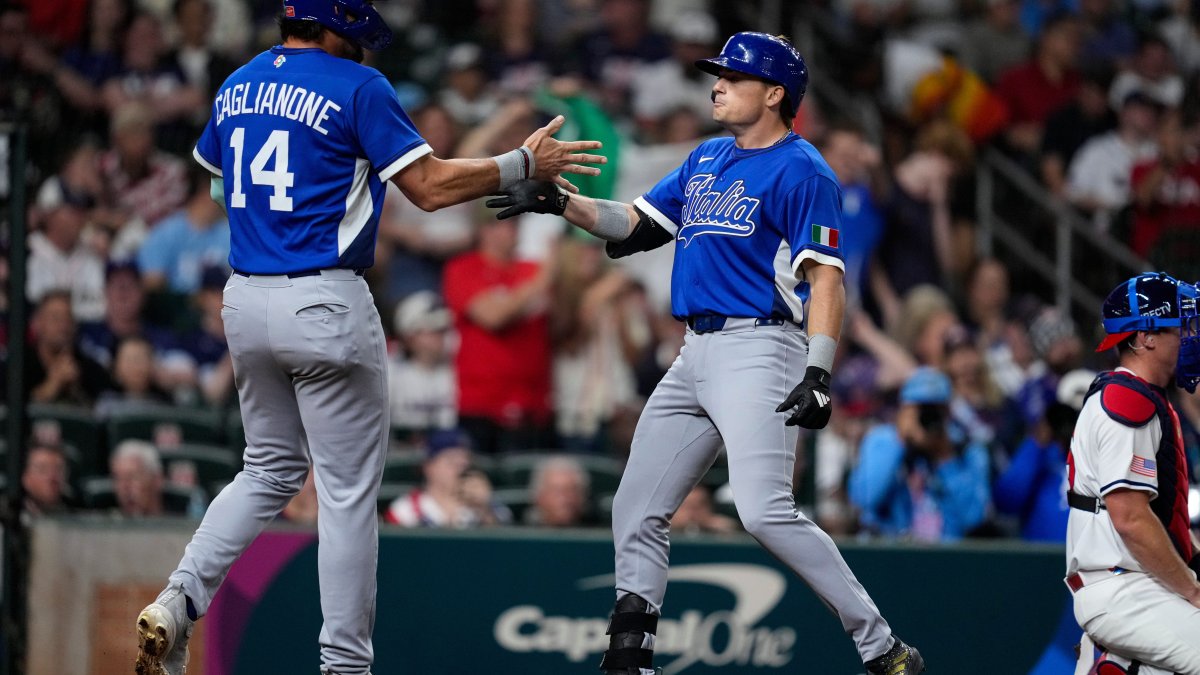 Italy stuns the U.S. 8-6 in World Baseball Classic, leaving the Americans needing help to advance