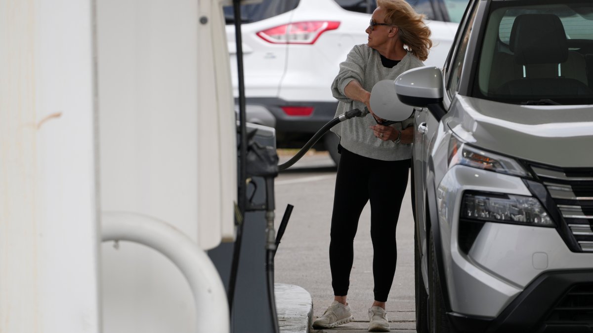 Gas prices soar past $4 on average in the U.S., highest since 2022 ...