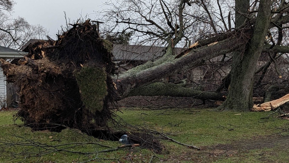 Rain, snow and &lsquo;damaging winds coming to Chicago area after tornadoes destroyed homes